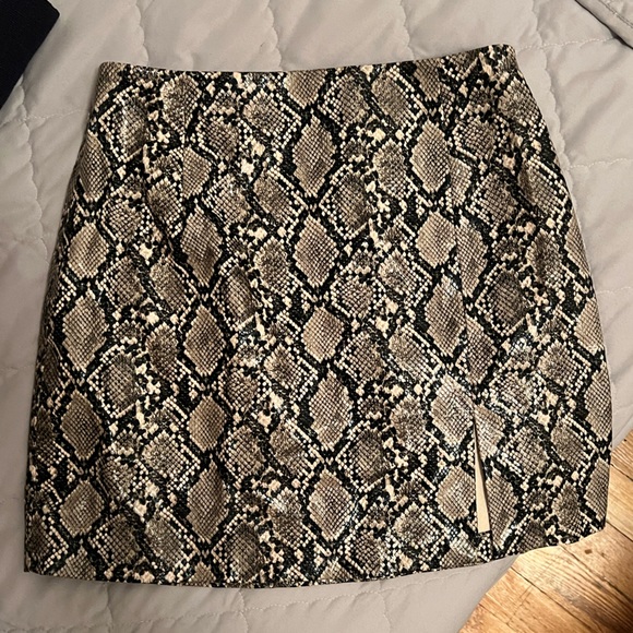 Zara Dresses & Skirts - NEW Zara Snake Mini Skirt - Small